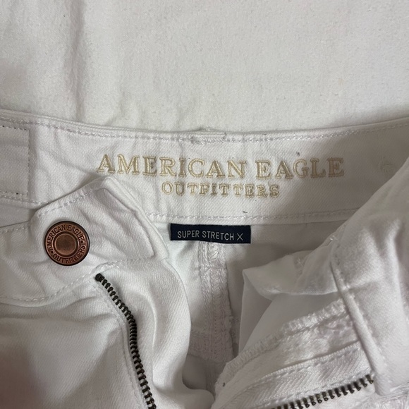 American Eagle women’s white denim shorts. - Picture 2 of 4